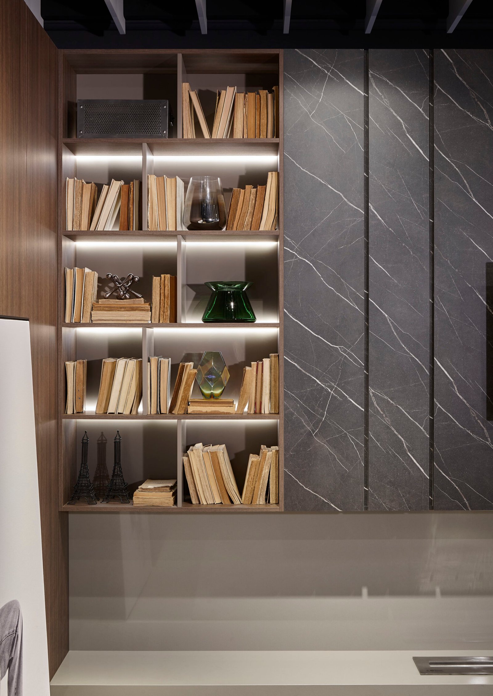 Sala planejada com painel de TV — New Móveis